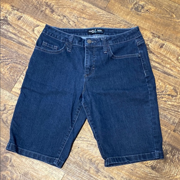 Riders by Lee size 6 mid Rise Dark Blue Denim Bermuda Shorts stretch casual - Picture 1 of 6